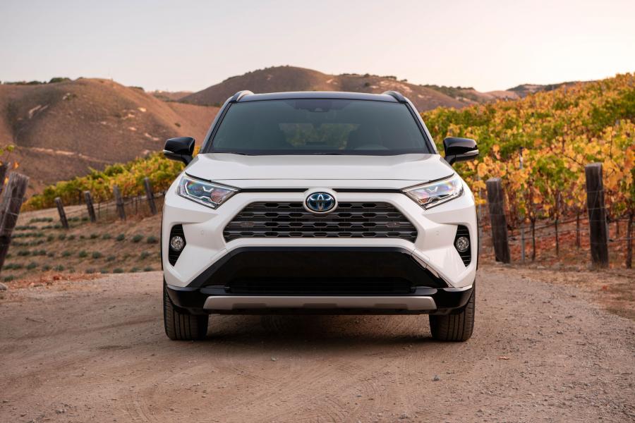  Toyota RAV4 XSE Hybrid 2018 года  (NA) (фото 12 из 71)